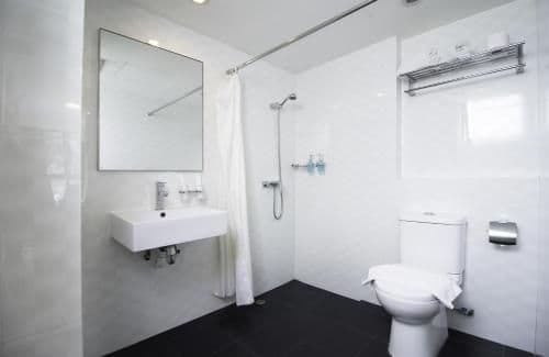 Standard Queen Room (Newly Renovated)