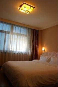 The Gloria Plaza Airport Hotel The Gloria Plaza Airport Hotel