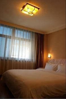The Gloria Plaza Airport Hotel The Gloria Plaza Airport Hotel