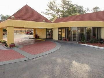 La Quinta Inn Jackson North0