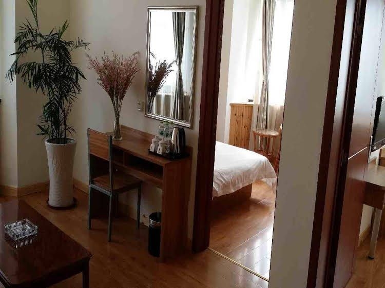 Super 8 Hotel Qingdao Railway Station Gui Zhou Road1