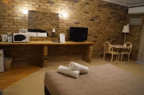 Queen Suite with Lake View