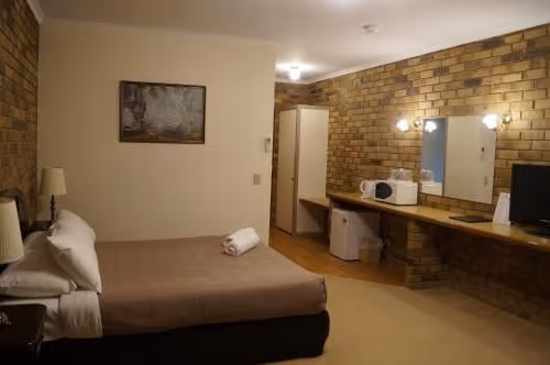 Queen Suite with Lake View