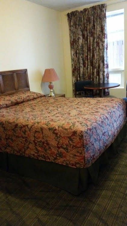 Travellers Choice Motel3