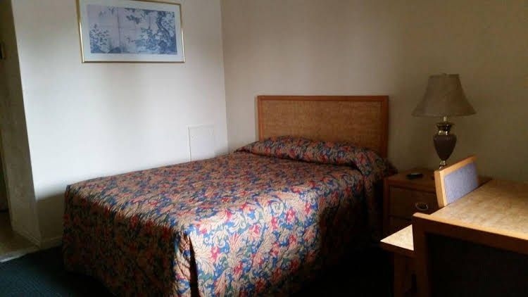 Travellers Choice Motel2