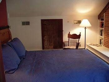 The Lightner Farmhouse4