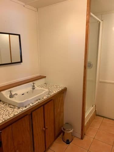 Ruru Lodge Double Room with Shared Bathroom