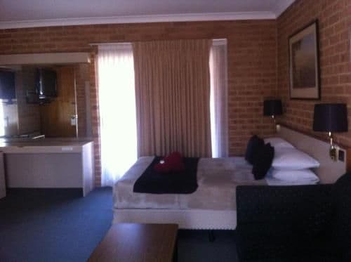 Queen Suite with Spa Bath