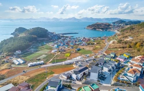 Namhae Whale's Dream3