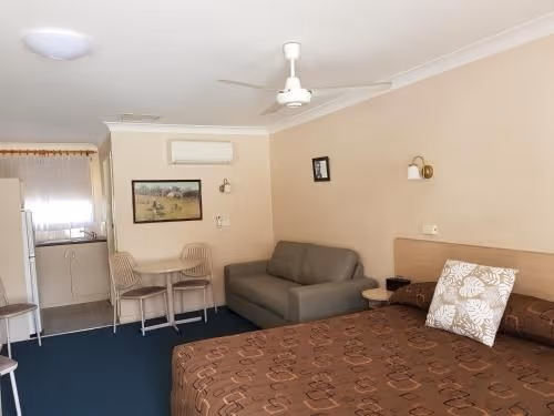 Large Deluxe Family Room 1