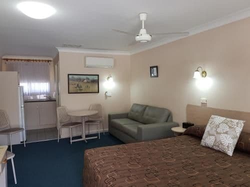 Large Deluxe Family Room 1