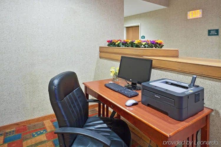 La Quinta Inn & Suites Overland Park La Quinta Inn & Suites Overland Park