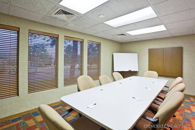 La Quinta Inn & Suites Overland Park1