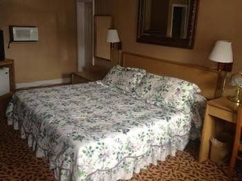 Berkeley Springs Motel2