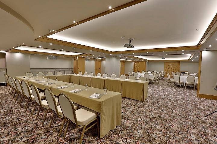 Queen Hotel & Spa0