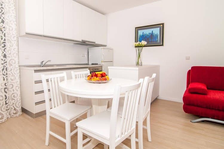 Avenue Apartment0