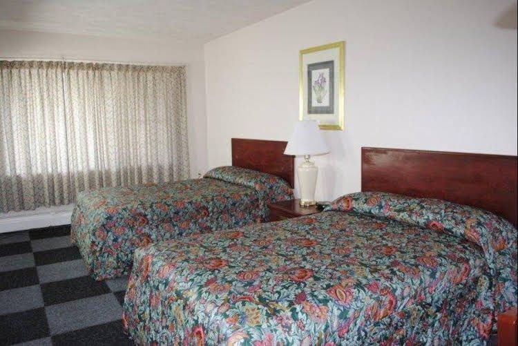 The Cardinal Inn4