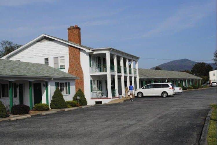 The Cardinal Inn The Cardinal Inn
