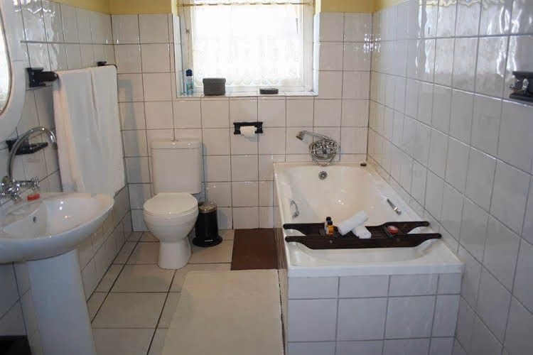 Four Oaks Guest House3