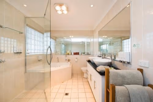 Deluxe King Room with Spa Bath