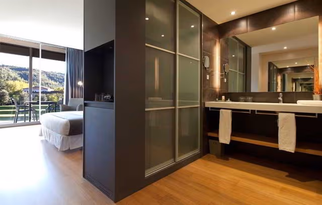 FAMILY ROOM CAPACITY 4