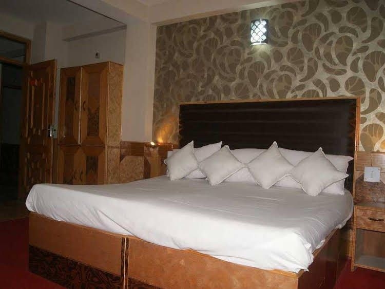 Hotel Omrays1