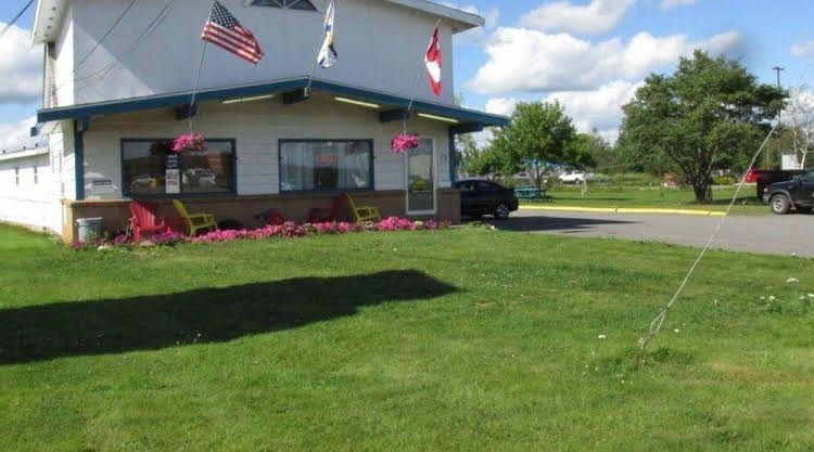 Berry's Motel3