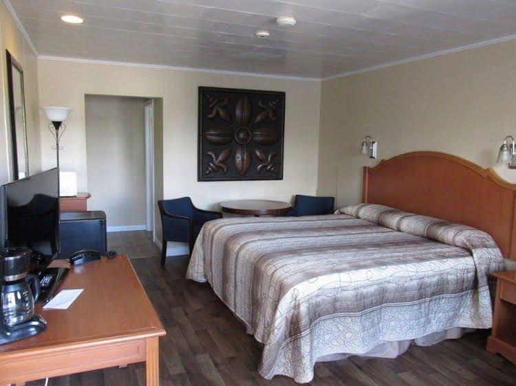 Berry's Motel2