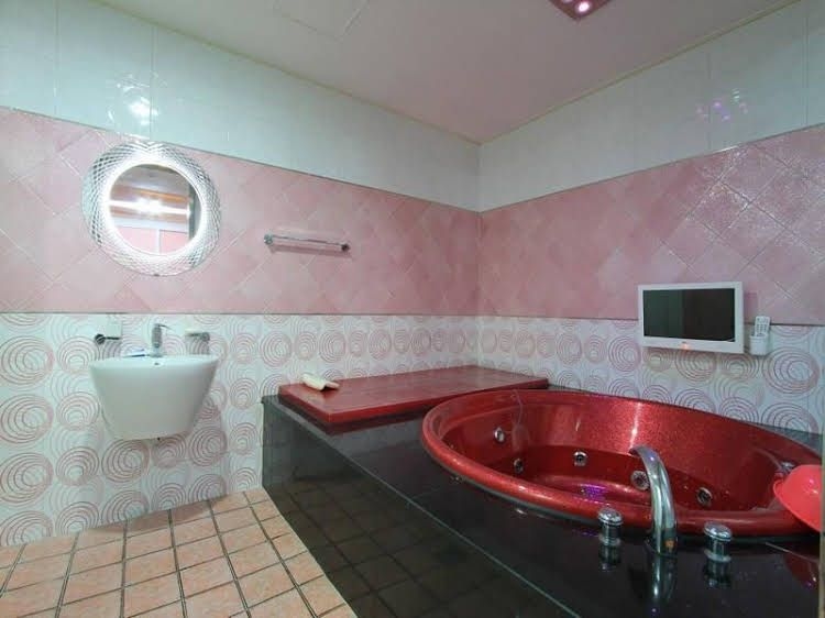 SS Motel2