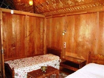 Houseboat Almost Heaven3