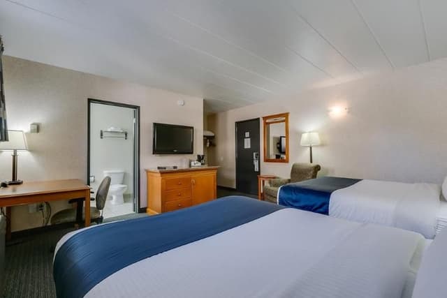 DOUBLE TWO QUEEN BEDS