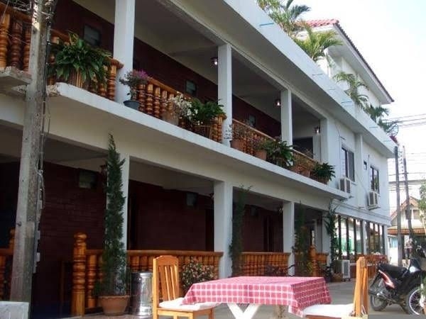 โรงแรมพอร์ตไซด์ (Portside Hotel)4