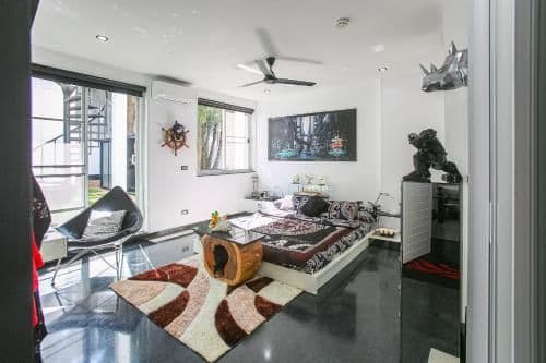 7-Bedroom Villa