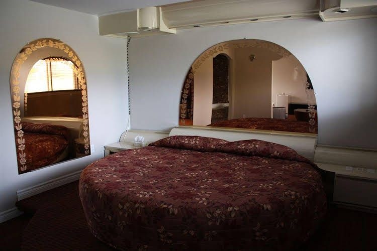 Grand Motel Saint-Hubert2