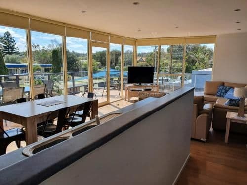 Deluxe Three-Bedroom Apartment