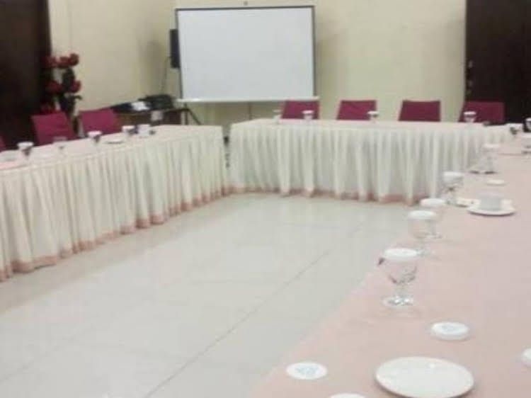 Hotel Agraha Andalas0