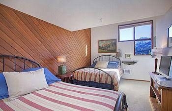 Aspen Creek by 101 Great Escapes4