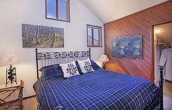 Aspen Creek by 101 Great Escapes0