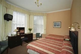 โรงแรมบอร์น ฮอลล์ (Bourne Hall Hotel)3