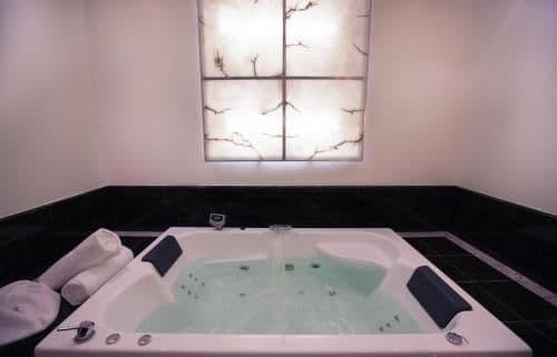 Deluxe Spa Suite