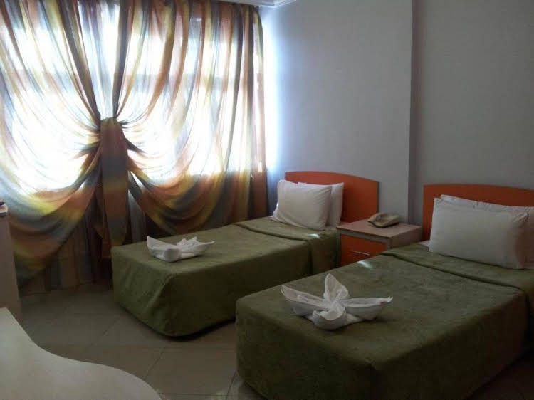 Dream Hotel3