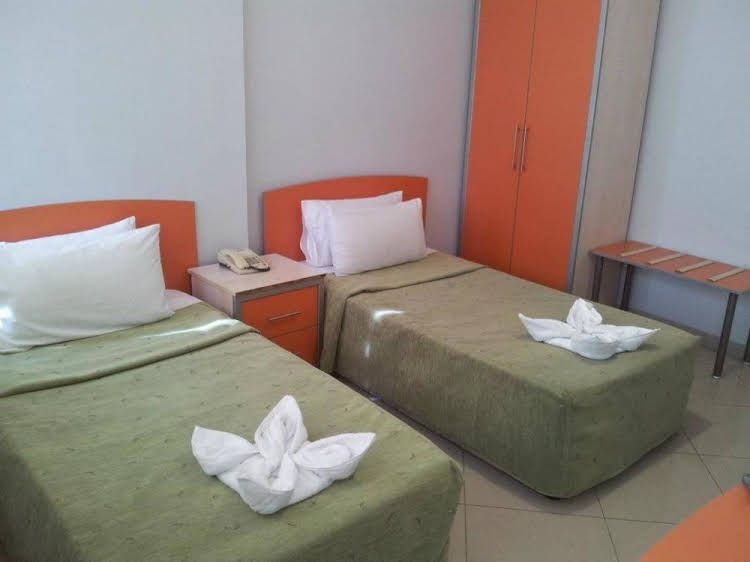 Dream Hotel2