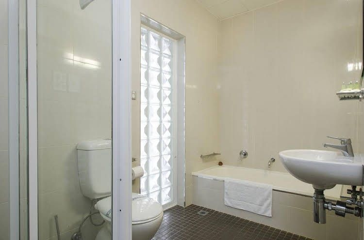 Watermark Hotel Glenelg0