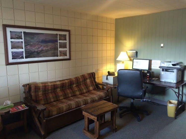 Plains Motel3