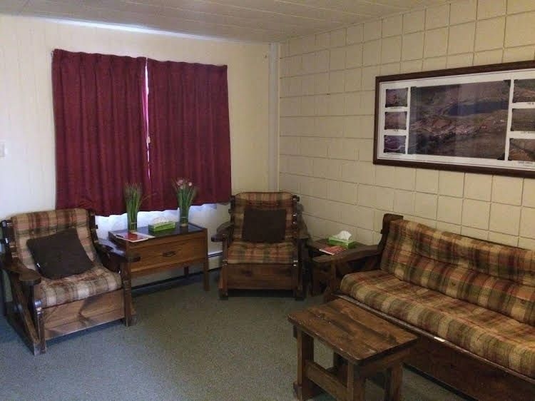 Plains Motel4