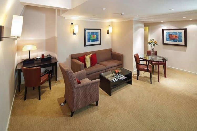 เชฟวัล ฟีนิกซ์ เฮาส์ (Cheval Phoenix House)2