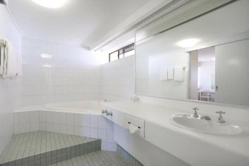 One-Bedroom Suite with Spa Bath