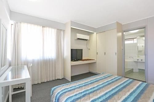 One-Bedroom Suite with Spa Bath
