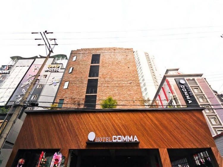Comma Hotel3