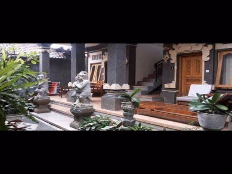Suarsena House Bungalows0